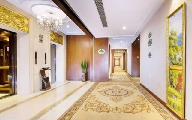 Vienna International Hotel Shenzhen Fucheng Guanyue