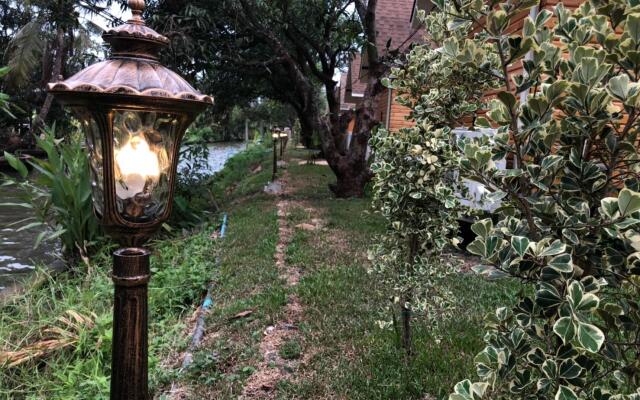 Chang Puak Resort Damnoen Saduak