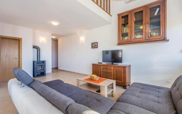 Stunning Apartment in Njivice With Wifi and 2 Bedrooms