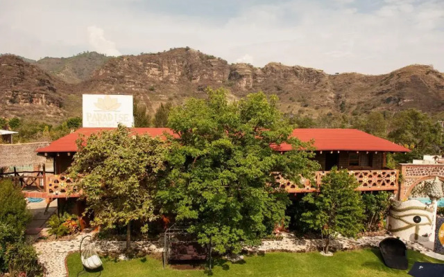 Paradise Hotel Boutique & Lounge