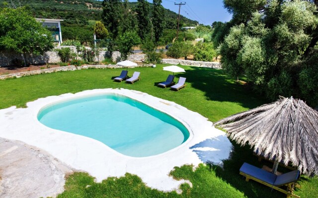 "hem Borta Villa - Next To Platanias, 2min From Beach"