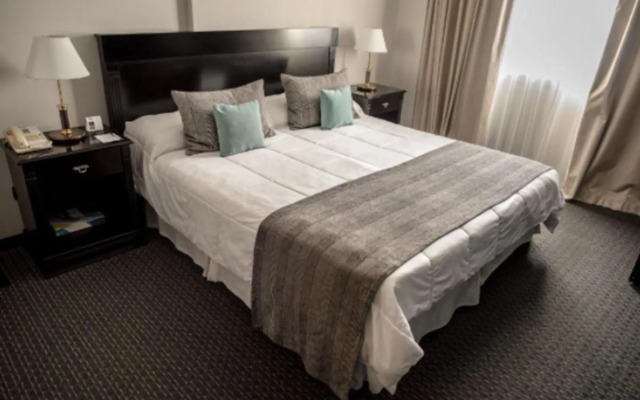 Plaza Real Suites Hotel