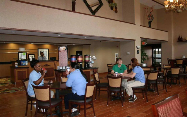 Hampton Inn & Suites Cleveland Mentor