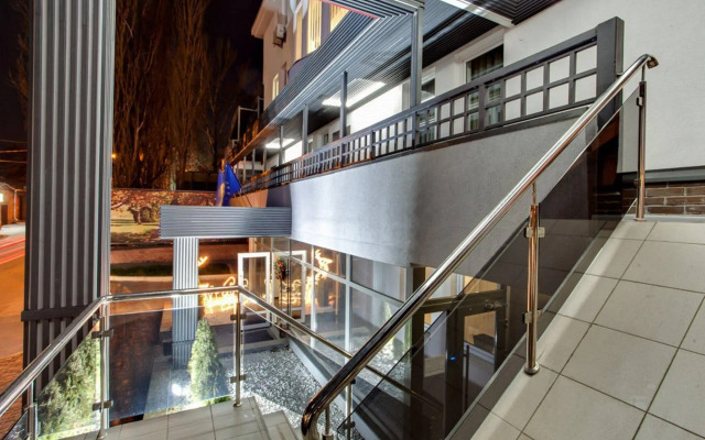 Twin Apart Hotel