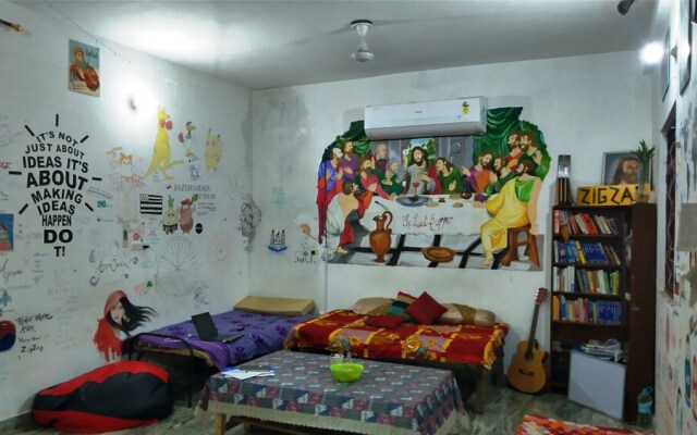 Zigzag Hostel Agra