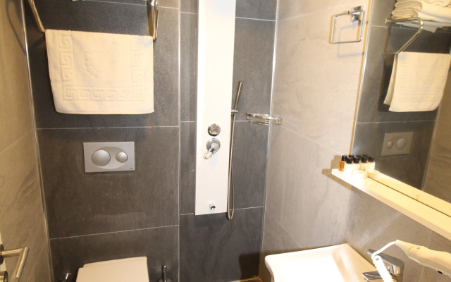 Extravagant Hotel Avsa