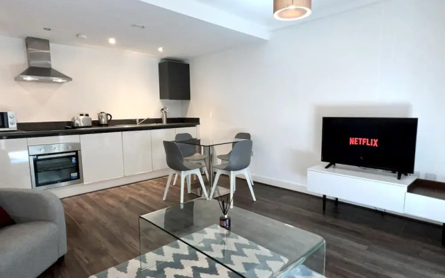 Modern 1 Bedroom Apartment With Parking