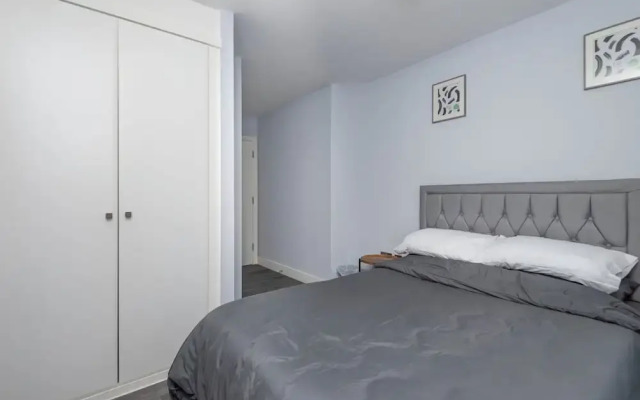 Stylish Elegant New Flat 5 Min from Crossrail