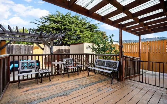 Spacious 5BR Coastal Retreat - 8 Beds Beach & Golf