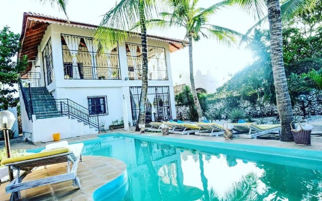 Watamu Sunflower House