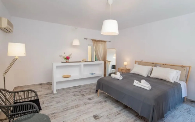 Loggos Couple Suite By Konnect