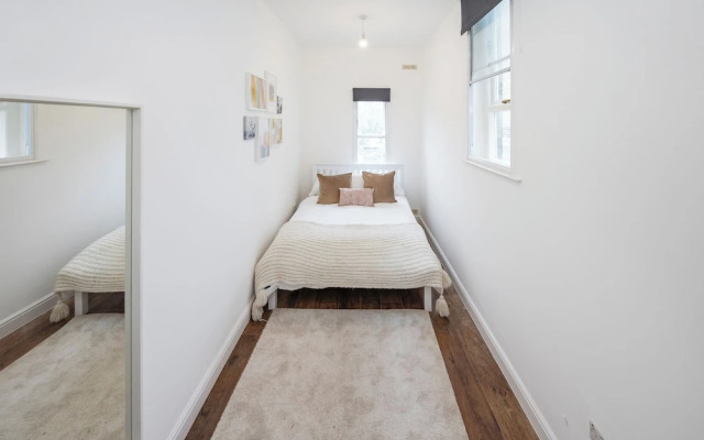 Beautiful Flat Near the Center 11 min