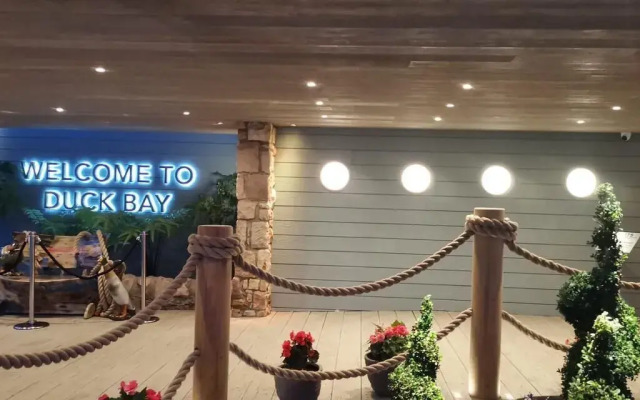 Duck Bay Hotel
