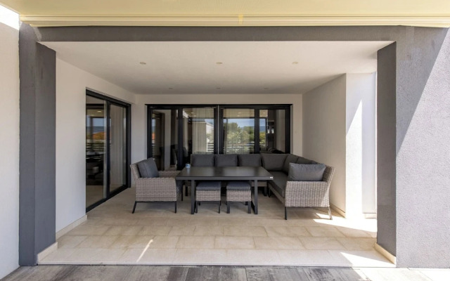 Spacious Pool Apartment Crikvenica