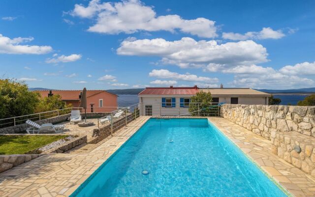 Awesome Home in Dramalj With Wifi and 5 Bedrooms