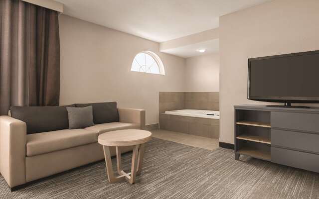 Country Inn & Suites by Radisson, Dubuque, IA