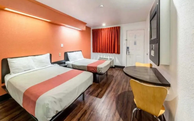 Motel 6 San Antonio, Tx - Frost Bank Center