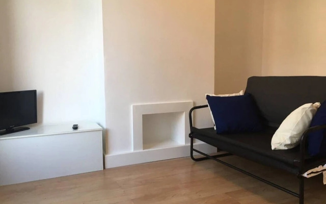 Cv21 3SG Whole 2-bed House in Rugby