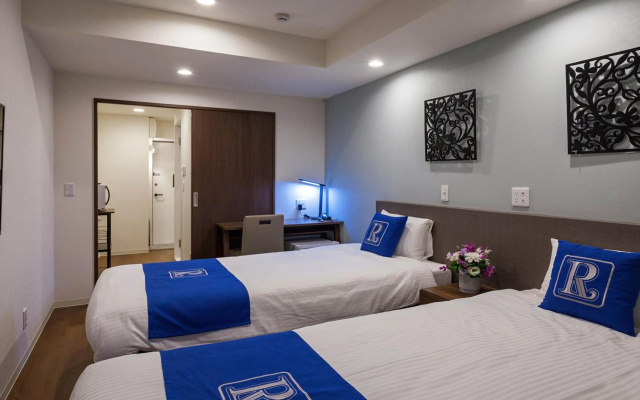 Living Inn Asahibashiekimae Premier
