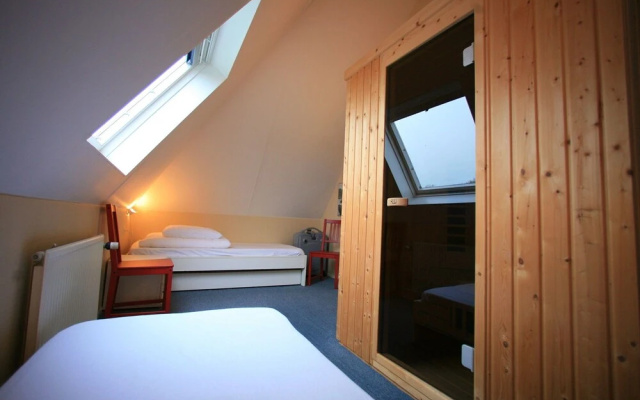 Comfortable bungalow with massage shower, within nature