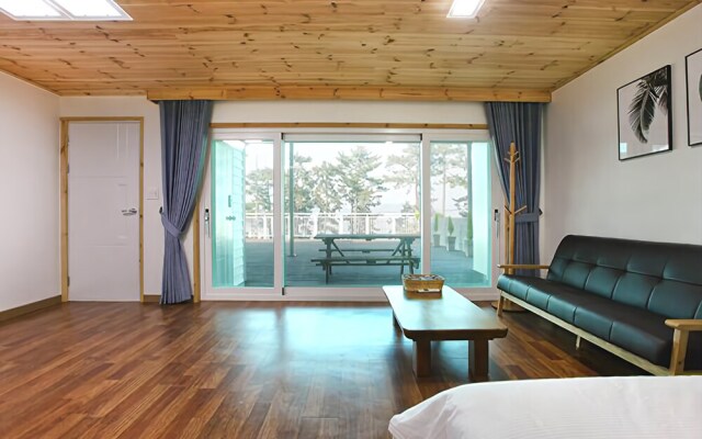 Yeosu Sea Side Pines Pension