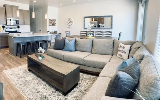 Stargazer Luxury Condo, Rooftop Views, Private Hot Tub