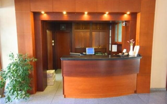 Xenia Hotel Drama