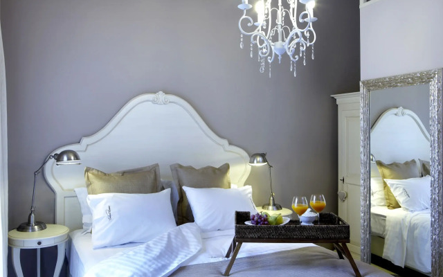 Sweet Home Hotel