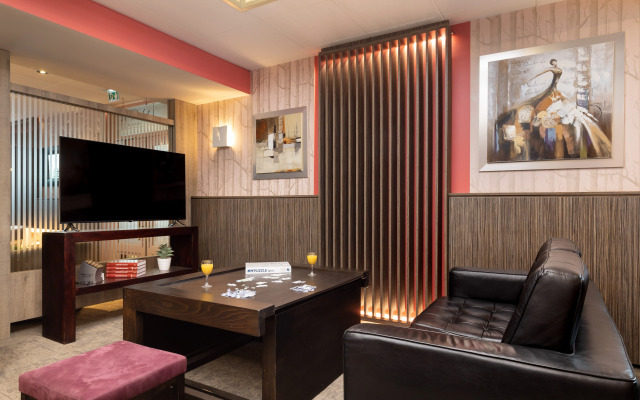 Chromatics Hotel & Restaurant The Hill Club by happyculture