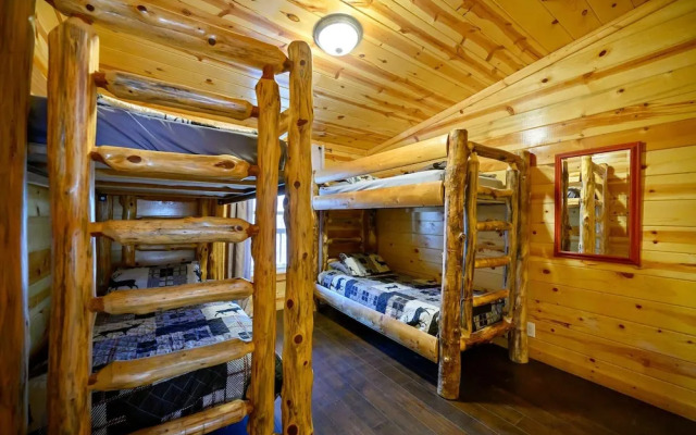 Outlaw Rose Cabin for 8!
