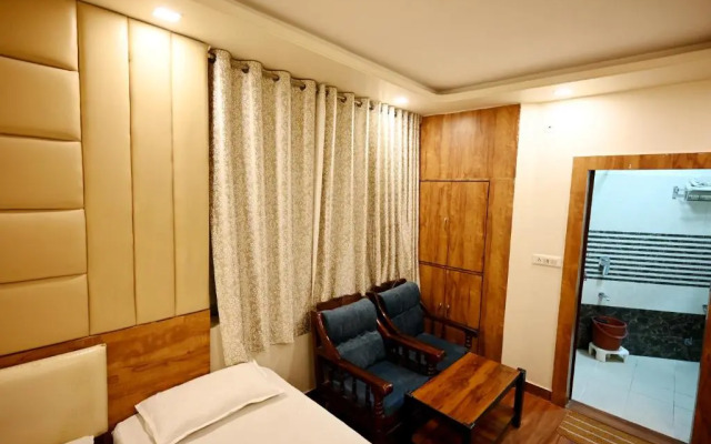 OYO 17284 Hotel Vrindavan Palace