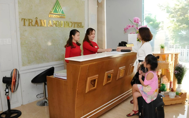 La Beach Hotel