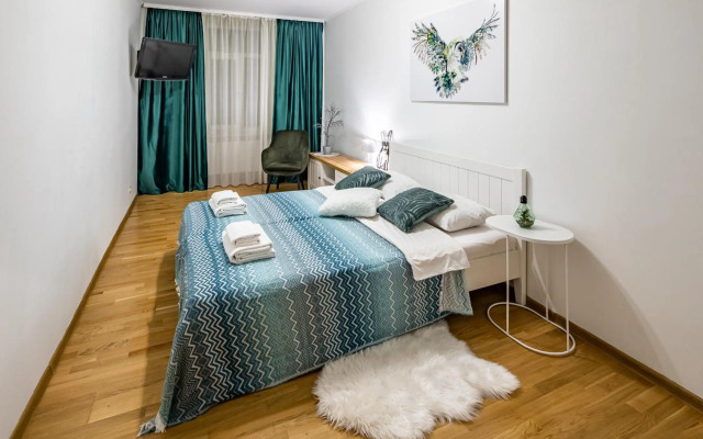 The MAIN square! 2 separated bedrooms, balcony