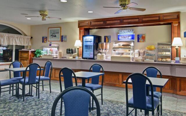 Holiday Inn Express Mackinaw City, an IHG Hotel