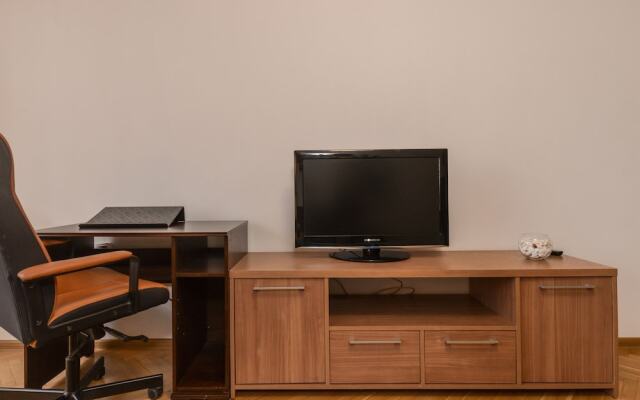 FM Deluxe 2-BDR Apartment - Our Home Is Your Home