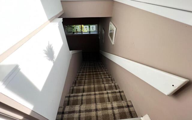 A Spacious Flat with Character - Private Car Space