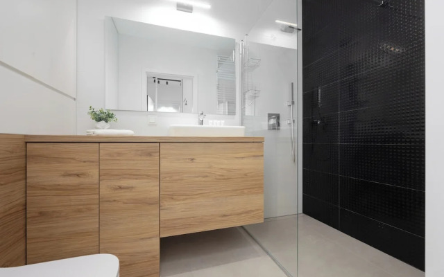 Green Apartment with Parking by Renters