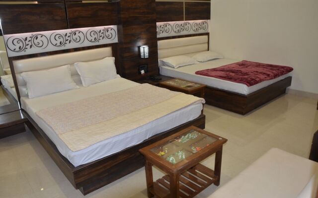 Itsy Hotels Anjali Mahal 500, Mtrs From Mathura Railway Station