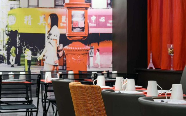 Hotel Sixteen Paris Montrouge