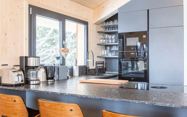 Welcoming Chalet With hot tub