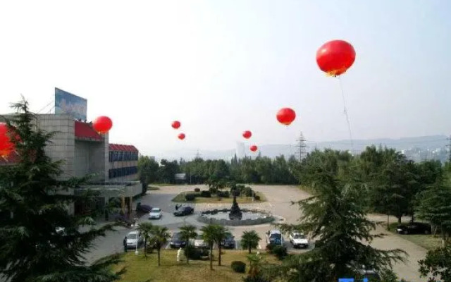 Longshan Hotel