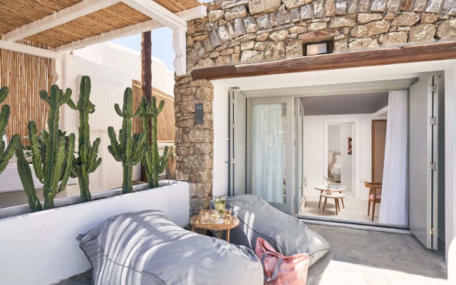 Adorno Beach Hotel & Suites