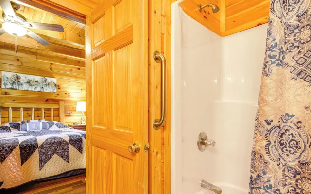 Sevierville Cabin w/ Hot Tub & Deck!