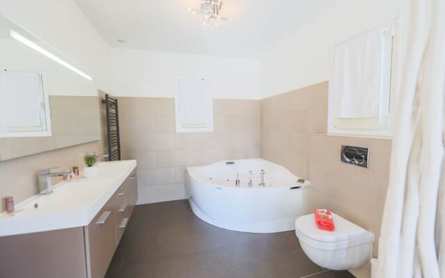 La Corniche d'Argent VI4136