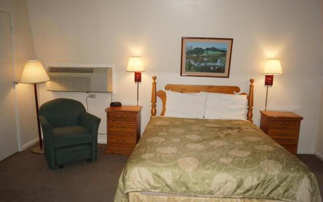 Country Squire Inn & Suites
