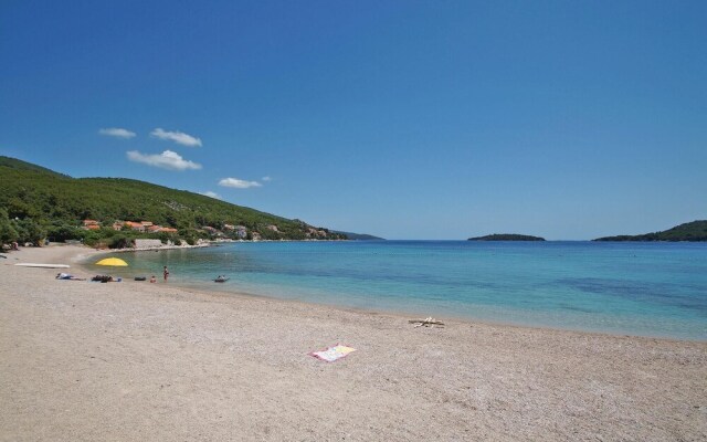 Amazing Home in Prizba With Wifi and 7 Bedrooms