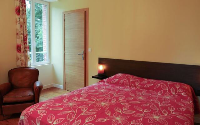 Cozy Holiday Home with Garden in Cernoy-en-Berry France