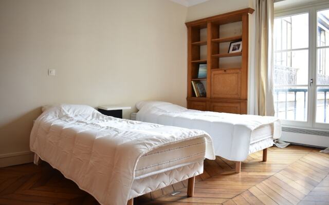 Spacious 2 Bedroom Apartment in Paris 2nd