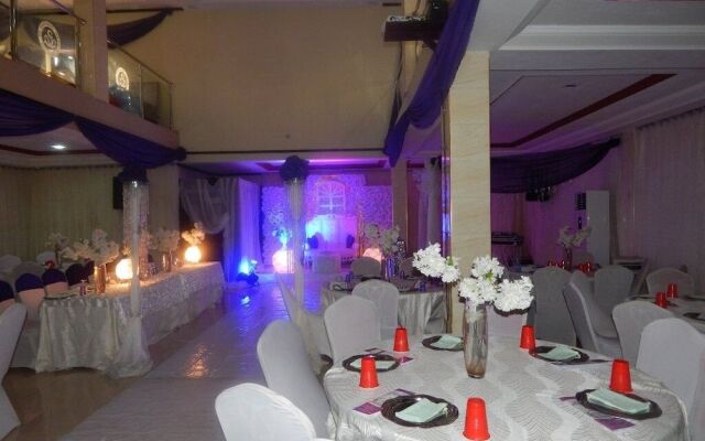 De Santiago Milan Hotel and Suites