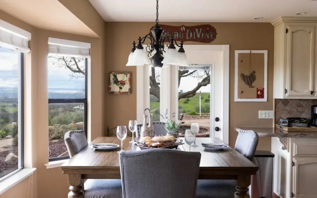 4.5 Acre Secluded Ranch w/ Panoramic Views Fire Pit Olive Ranch by Avantstay